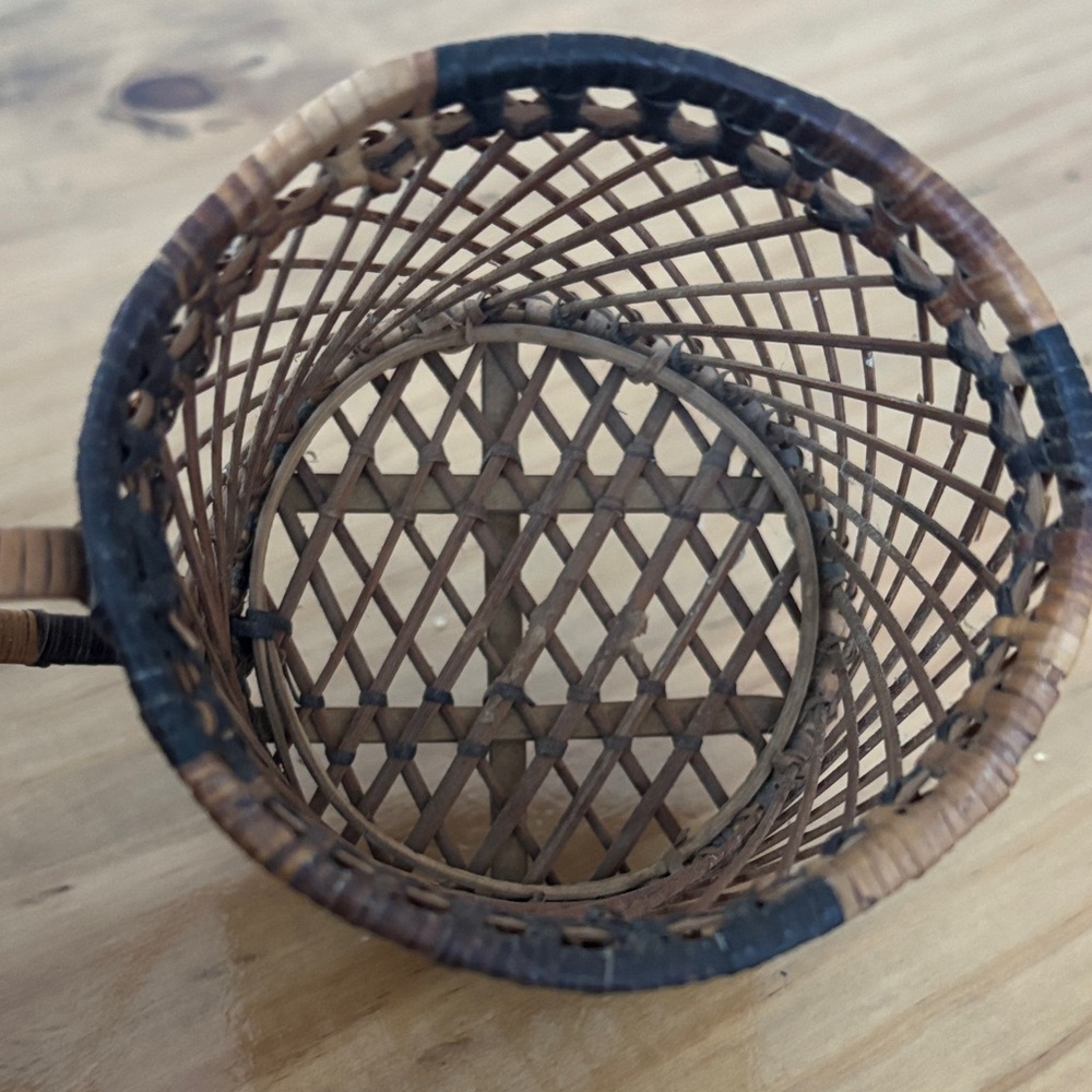 Vintage Rattan Wicker Brown cup glass holder - Picture 8 of 14